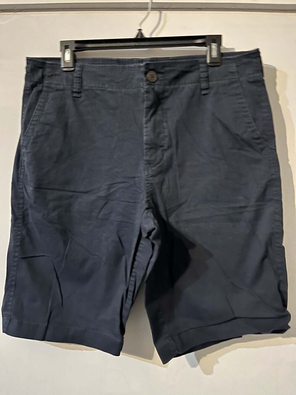 009-0007 Aero Men's Navy Blue Flat Front Chino Shorts Size 33